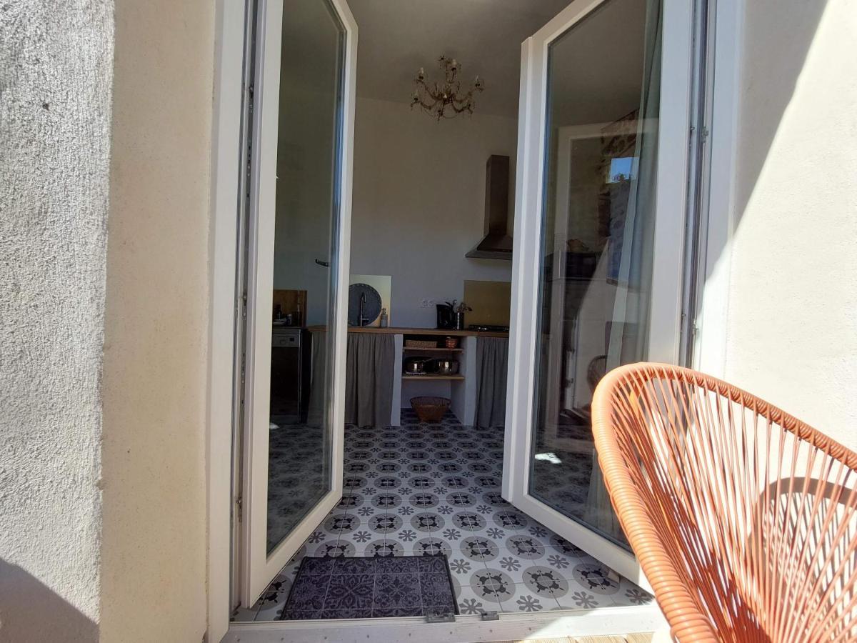 Noulou, In Saint-denis Apartment