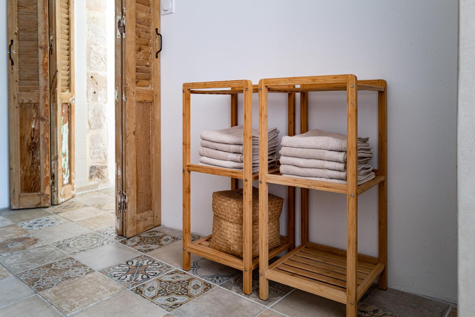 Noulou, In Saint-denis Apartment