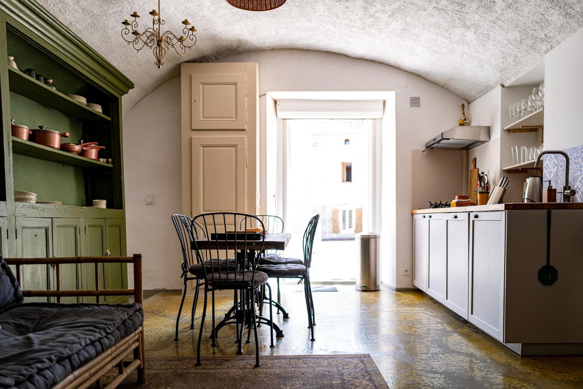 Noulou, In Saint-denis Apartment *